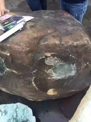 200万豪赌原石，一刀切开如泼墨山水，近百条手镯惊艳问世